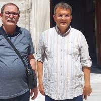 Ecz. Selçuk Arslan, Hasan Uzunhasanoğlu Eyüp Sultan Camii önünde