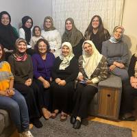 Ayaktakiler: Elvan Mut, Nurdan Kocagöz, Nihal Uzunhasanoğlu, Dr. Fatma Taşolar, Asiye Duyar, Z. Gökçen Okyar Oturanlar: Ümmühani Koçoğlu, Doç. Dr. Ayşe Zeynep Turan Civraz, Müjgan Büyükkaya, Nursel Okyar, Gül Arslan, Emine Uzunhasanoğlu, Ayşe Çapçı