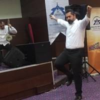 Elektrik Elektronik Mühendisi Harun Reşit Kocagöz Zeybek oynarken