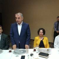 Dr. Hasan Hüseyin Can teşekkür konuşması yaparken