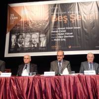 Av. Rasim Cinisli, Prof.Dr. Uğur Derman, Oturum Başkanı Hüseyin Yorulmaz, Prof.Dr. Ahmet Güner Sayar, Dr. Metin Eriş