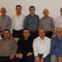 Ayaktakiler; Dr. Oktay Taşolar, Coşkun Karakadılar, Harun Reşit Kocagöz, Mustafa Toka, Dr. İsmial Çapçı Oturanlar; Emin Ayberk Kocagöz, Necati Pilavcı, Hasan Uzunhasanoğlu, Çetin Mut, Ahsen Okyar, Alperen Çapçı