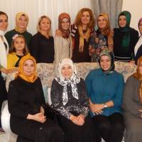 Ayaktakiler; Ümmühani Özen, Edanur Çapçı, Dr. Ayşe Zeynep Turan, Ayşe Çapçı, Dt. Elif Turan, Ayşegül Karakadılar, Dr. Fatma E. Taşolar, Nurdan Kocagöz, Emine Uzunhasanoğlu Oturanlar: Halime Toka, Huriye Pilavcı, Elvan Mut, Nursel Okyar