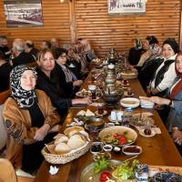 Platformun en genç üyesi Zeynep Ece Civraz ve toplantıya katılanlar