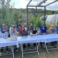 Müjgan Büyükkaya ve okumaya katılanlar