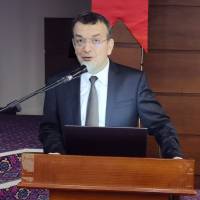 Akça Koca Kültür Platformu Başkanı Hasan Uzunhasanoğlu bilgi verirken