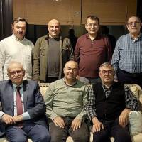 Ayaktakiler: Dr. İsmail Çapçı, Serhat Duyar, Hasan Uzunhasanoğlu, Ecz. Selçuk Arslan Oturanlar: Ahsen Okyar, Çetin Mut, Ali Aydemir