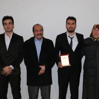 Pamukkale Üniversitesi İİBF son sınıf öğrencisi Oğuzhan Kaya(Kardeşi), Mehmet Kaya(babası), Kocaeli Üniversitesi Fen Edebiyat Fakültesi Arkeoloji Bölümü son sınıf öğrencisi Orhan Kaya, Zennure Kaya(annesi)