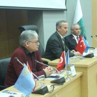 İstanbul Üniversitesi Avrasya Enstitüsü Müdürü Doç. Dr. Bekir Günay, Kocaeli Kent Konseyi Başkanı Dr. Halil İbrahim Kahraman,  Kırım Tatarları Federasyon Başkanı İbrahim Vefa Aracı