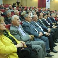 İZGİAD Başkanı Nurhayat Güldüren ve toplantıya katılanlar