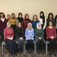 Merve Yılmaz, toplantıya katılan hanımlarla birlikte