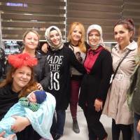 Nursel Okyar, Ayşe Çapçı, Hatice Okyar, Merve Baykara, Emine Uzunhasanoğlu, Ümmühani Özen, Nurbanu Okyar, Neslihan Küçük ve yeni doğan Mete Küçük