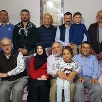 Ayaktakiler: Yunus Özen, Coşkun Karakadılar, Çetin Mut, Dr. İsmail Çapçı, Alperen Çapçı, Dr. Oktay Taşolar Oturanlar: Ahsen Okyar, Dr. Ayşe Zeynep Turan, Remzi Turan, Gülce Taşolar, Hasan Uzunhasanoğlu