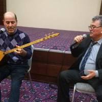 Bağlama Sanatçısı İsmet Ünsal ile Abdullah Köktürk birlikte Türk Dünyasından şarkıları seslendirirken