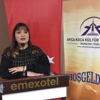 KOÜ Uluslararası İlişkiler Yüksek Lisans öğrencisi Aygül Agayeva (Türkmenistan) konuşma yaparken