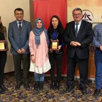 Özbek, Kırgız ve Türkmen gençler Abdullah Köktürk ve ailesi ile birlikte