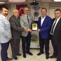 Kocaeli Kandıralılar Derneği Başkanları: Dr. İsmail Çapçı (7), Günay Gülcü(4), Recep Yıldız(8) ve Erdal Baykara(6), 2006-2008 yıllarında Kandıra Alay Komutanlığı yapan e. Kıdemli Albay Çağlar Özer’e birlikte Plaket takdim ederken