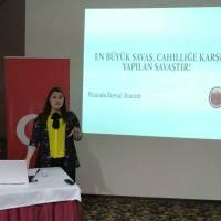 Kocaeli Üniversitesi İngiliz Dili ve Edebiyatı 2. Sınıf öğrencisi Ece Akdeniz